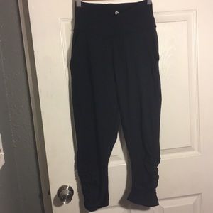 Lululemon crops size 2